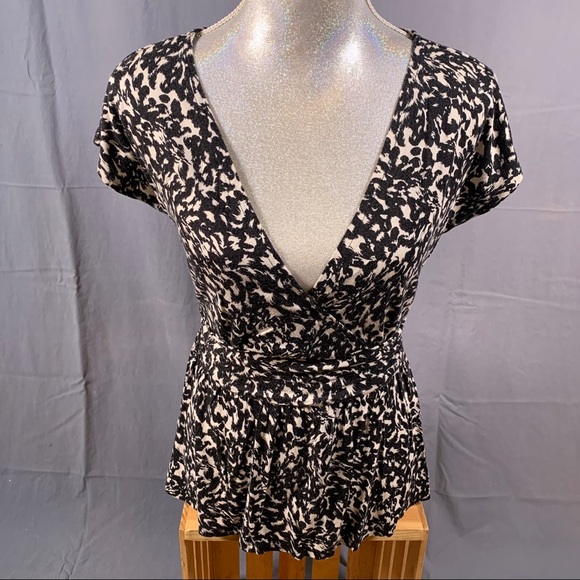 Express Animal Print Short Sleeve Top (M) - Picture 2 of 16